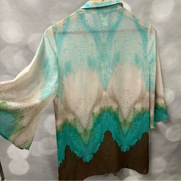 Chico’s button down blouse in size 2 or large in blue, green and brown ombre - Picture 4 of 8